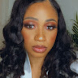 Meet your Posher, Adrienne